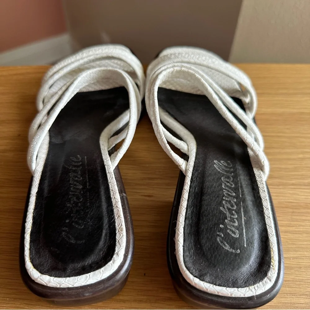 L’INTERVALLE White Leather Sandals